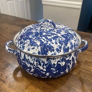 Golden Rabbit Dutch Oven, NWT